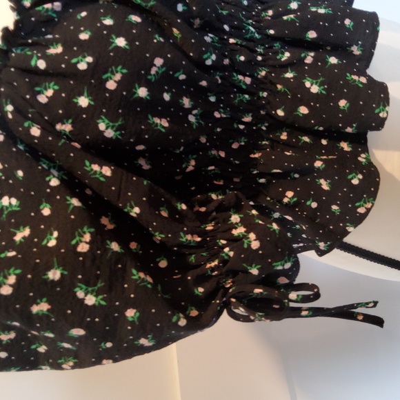 Divided Black Cropped Shoert sleeve top with square neckline size small - Picture 4 of 4